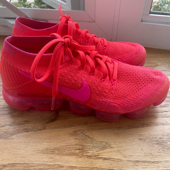 Nike Air VaporMax FlyKnit 2017 Hyper Punch Pink Blast Size 8.5 - Picture 7 of 7